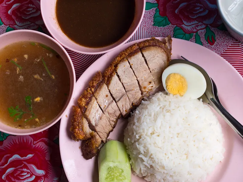 ข้าวหมูกรอบ